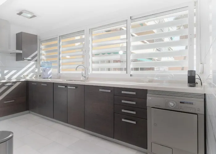 5 Junto Al Mar Torremolinos